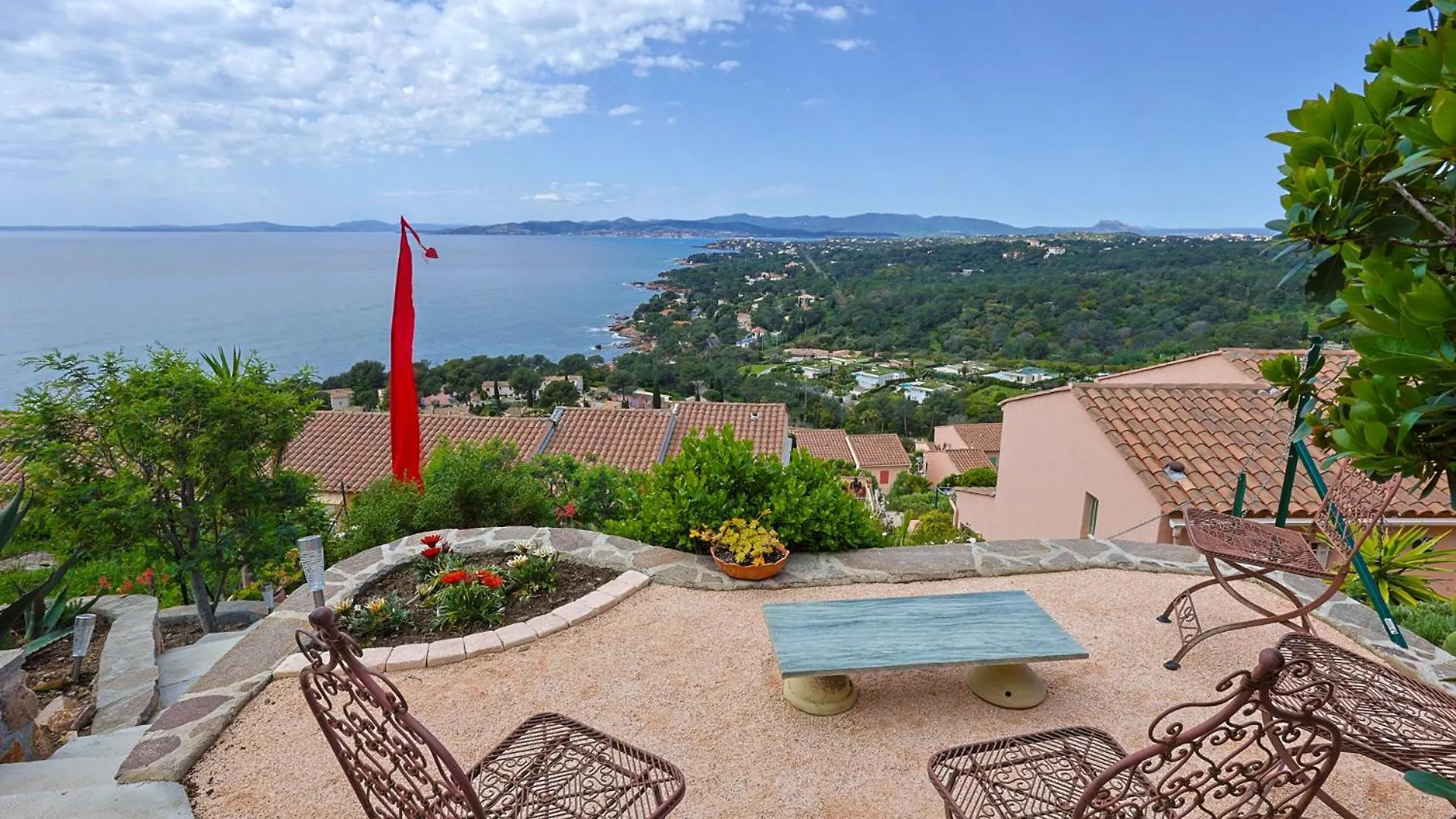 Bastidon Les Citronniers Fuer 4 Personen Mit Meerblick Saint-Raphael  Holiday home